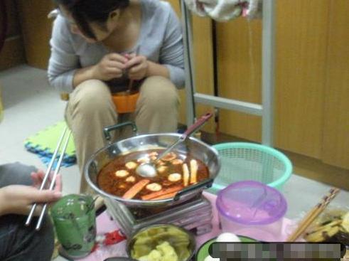 宿舍阿姨吃瓜表白,一场意外的表白奇遇