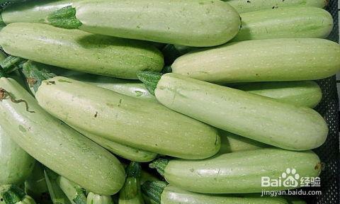 闲时吃瓜清热解暑,闲时吃瓜，轻松度过炎炎夏日